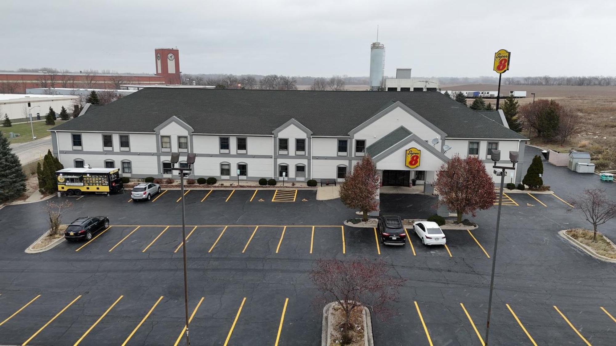 Super 8 By Wyndham Hampshire Il Hotel Exterior photo